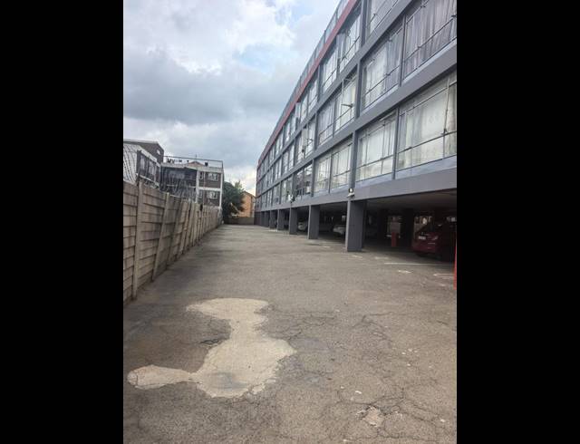 1 BEDROOM APARTMENT FOR SALE IN KEMPTON PARK CENTRAL